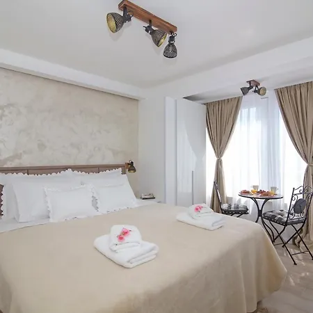 Blue Cliff Apartment