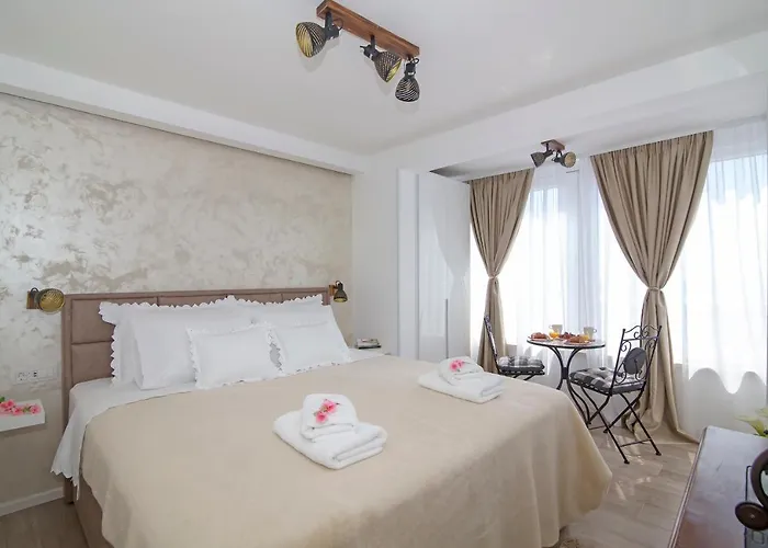 Blue Cliff Apartment