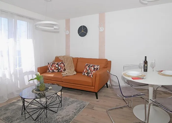 Blue Cliff Apartment